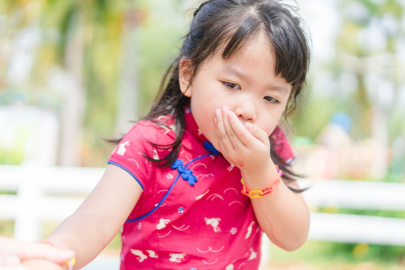 Anak Kerap Muntah Selepas Makan? AWAS, Mungkin Disebabkan Penyakit GANJIL Ini!