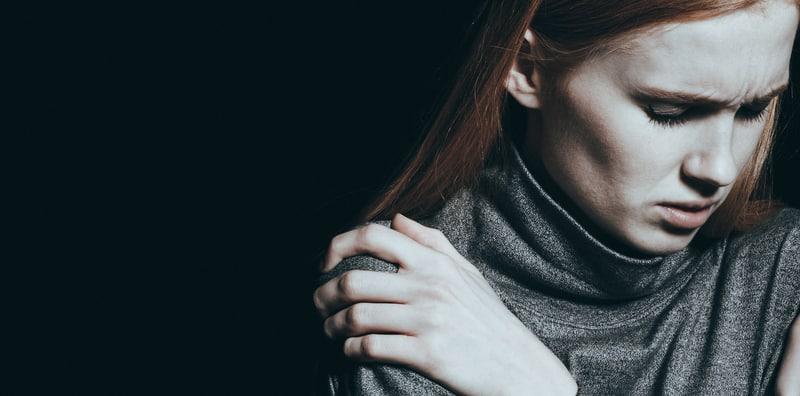 Segan Berdepan Orang Ramai? Kenal Pasti Tanda Pemalu Atau Fobia Sosial