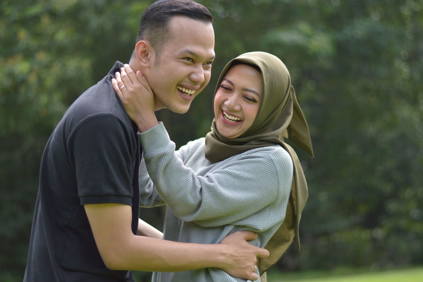 Nak Rasa Hangat Masa Bersama? Mulakan Di Bahagian Lidah & Leher, Pasti Lebih Menarik