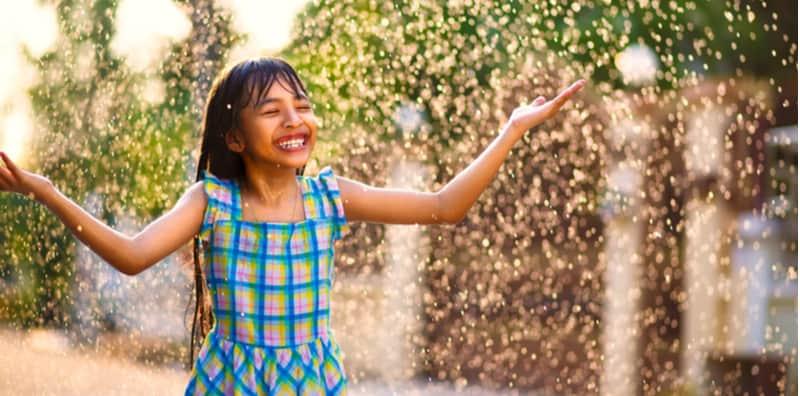 Kenapa Anak Selalu Jatuh Sakit Jika Terkena Hujan? Ini Bukan Salah Hujan, Sebaliknya Ada Sebab Lain!