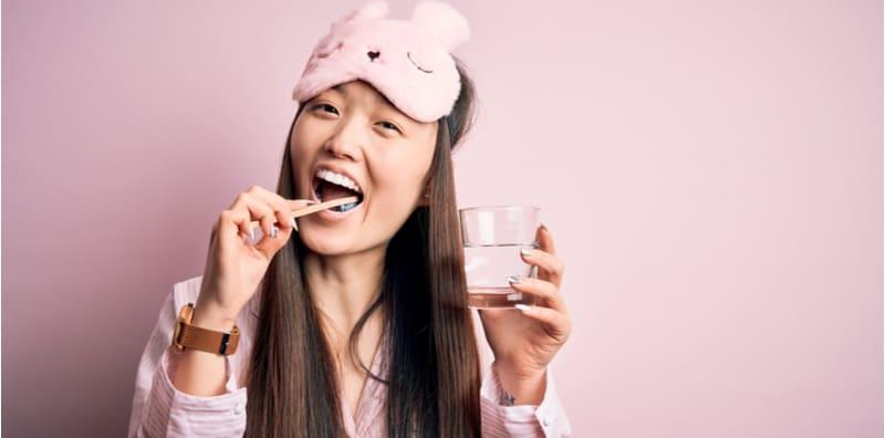 Ini 7 Tip Jaga Berus Gigi, Salah Satunya Kena Rendam Dalam Cecair Pengkumur Mulut!