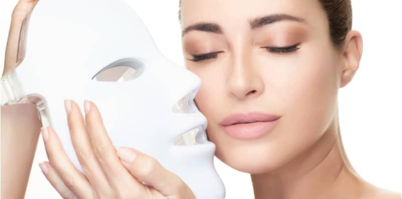 Ada Masalah Kulit Jerawat Atau Berkedut? Berita Baik, Terapi Cahaya LED Boleh Membantu!