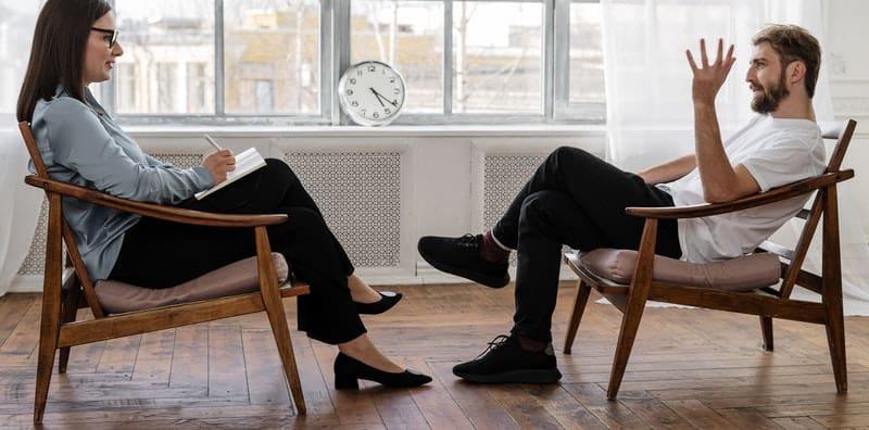 Ada Masalah Jiwa, Tapi Keliru Nak Jumpa Pakar Psikiatri Atau Ahli Psikologi? Ini Perbezaannya