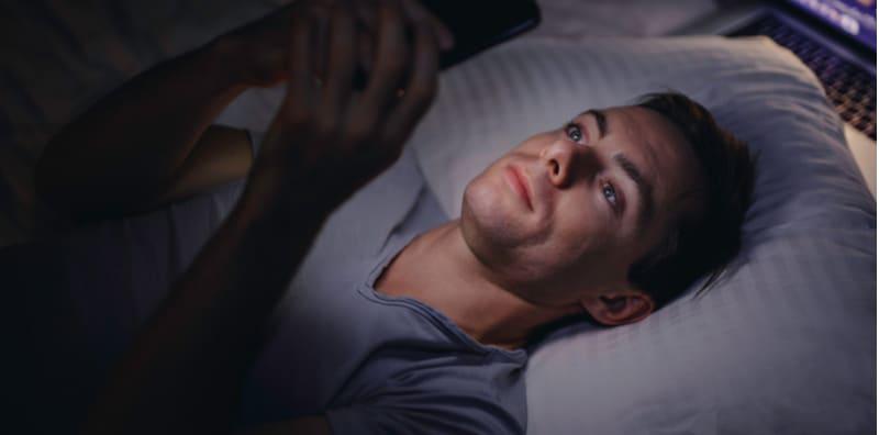 Jejaka Jangan Banyak Main Telefon Sebelum Tidur, Risiko TIDAK SUBUR Tinggi