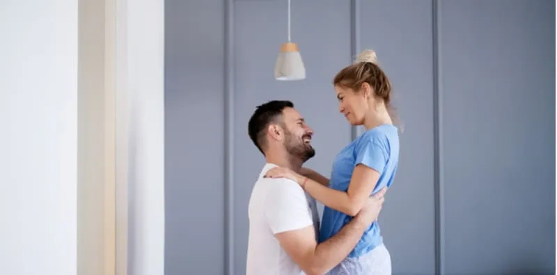 Sudah Bosan Bersenggama Ketika Berbaring? Apa Kata Cuba 'Projek' Secara Berdiri Pula!