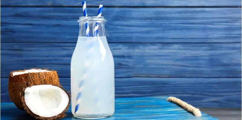 Tak Perlu Minuman Isotonik, Ini Manfaat Minum Air Kelapa Selepas Bersukan!