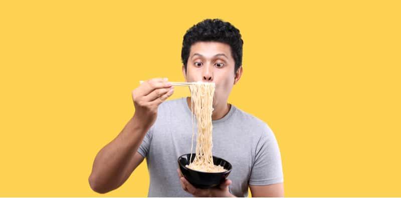 Layan Betul Makan Mi Segera Sambil Tonton Drama Korea, Tapi AWAS, Bahaya Untuk Kesihatan!