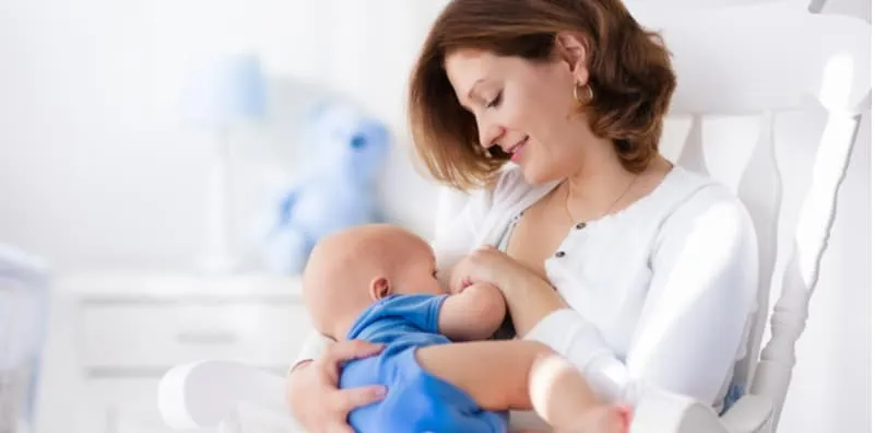 Wean Off, Adakah Baby Bersedia? Ini Yang Ibu Kena Tahu Tentang Usia Sesuai Bercerai Susu