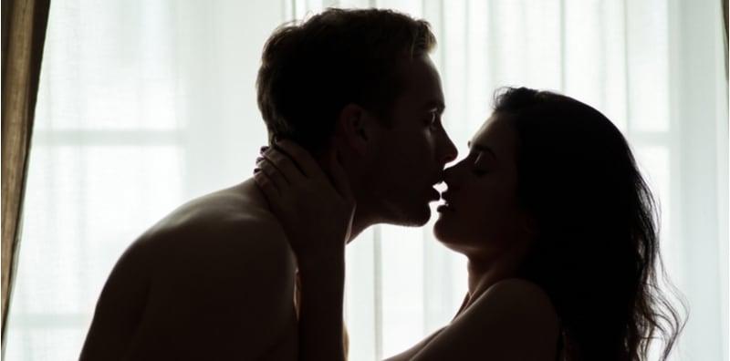 Bukan Hanya Lelaki, Wanita Juga Boleh Alami KETAGIHAN Seks! Ini Ciri Orang Gila Seks