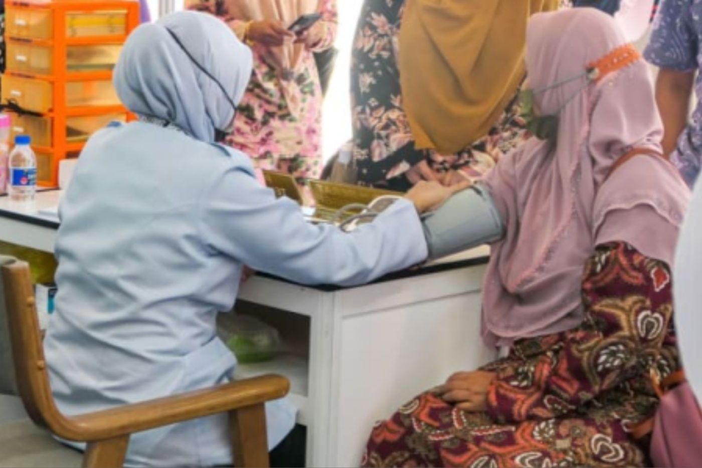 Umur Sudah Cecah 40-an? Ini Bacaan Tekanan Darah Normal Yang Setiap Wanita Kena Pantau!