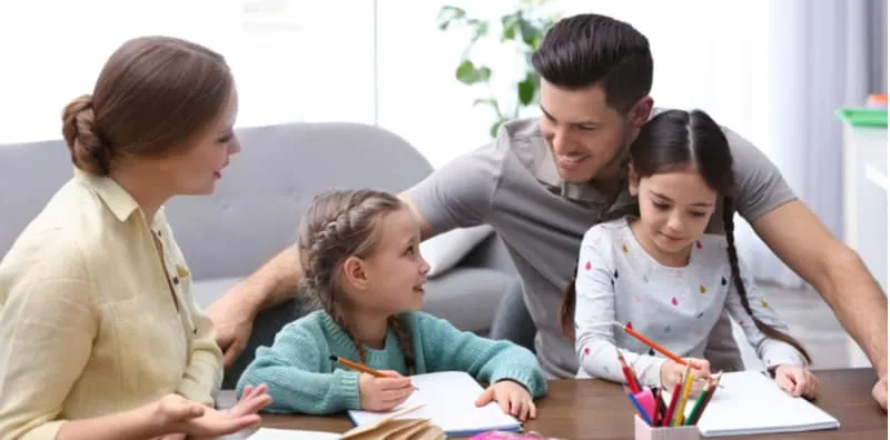 Ibu Bapa Lebih Suka Paksa Anak Semasa Mengajar? Ini 5 Teknik Berkesan Didik Si Manja