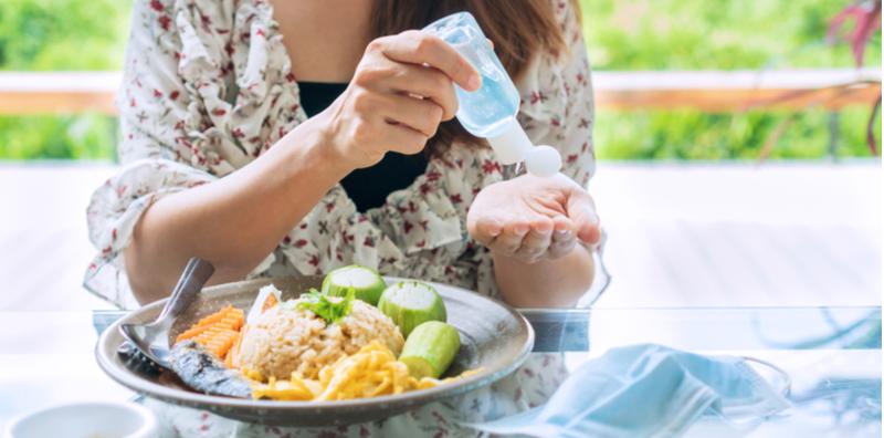 Jangan Guna Hand Sanitizer Untuk Cuci Tangan Sebelum Makan! Ini Sebabnya