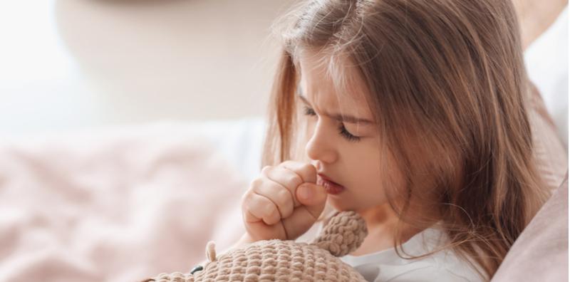 Risaunya Jika Anak Batuk Keluar Darah, Cukupkah Sekadar Beri Air Kosong?