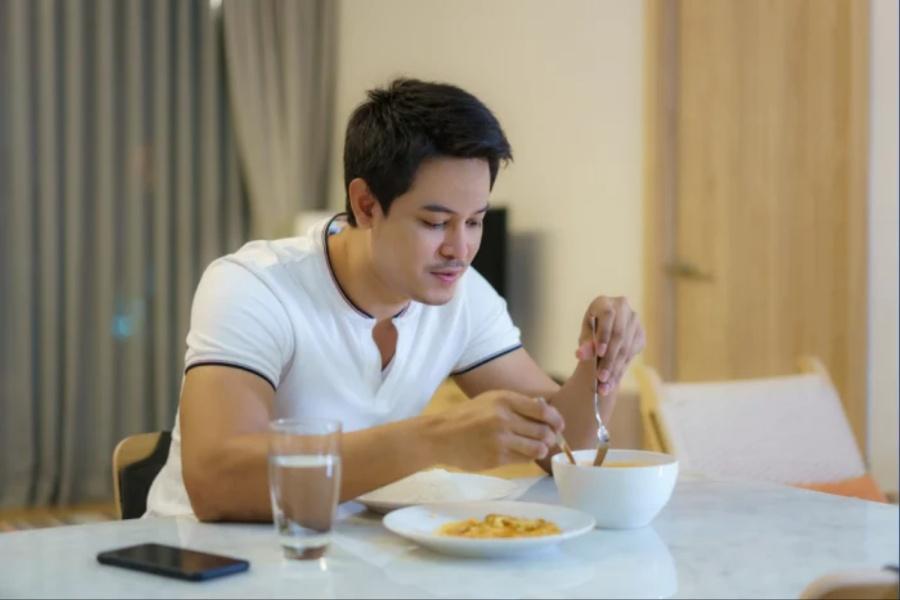 Siapa Kata Orang Berdiet Tak Boleh Makan Malam? Ini 9 Jenis Makanan Yang Sesuai!