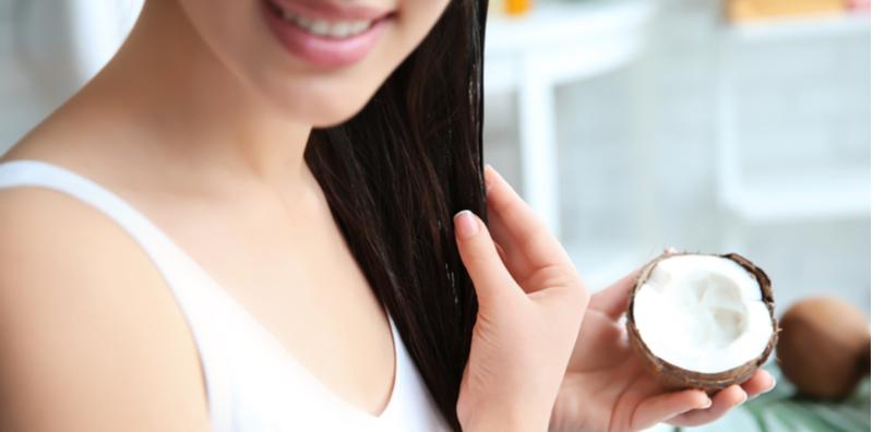 Petua Nenek Moyang Kata, Minyak Kelapa Bagus Untuk Rambut & Kulit Kepala, Betul Ke?