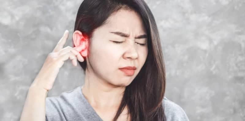 Sering Bercakap Kuat Masa Berborak? Itu Salah Satu Tanda Masalah Pendengaran!