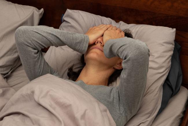 Mengantuk Tapi Tak Boleh Tidur? Ini 7 Cara Mengatasi Masalah Sukar Tidur