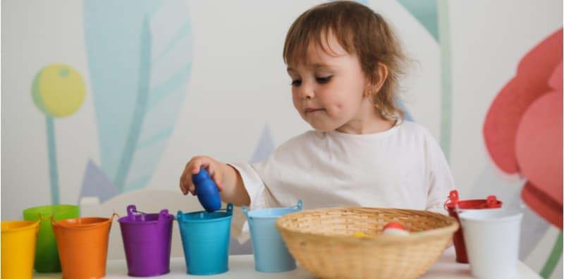 Pandai Susun Mainan Ikut Warna Antara Perkembangan Penting Anak 1-5 Tahun