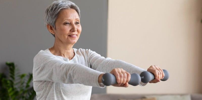 Siapa Kata Pesakit Osteoporosis Tak Boleh Bersenam? Ini Senaman Sesuai Untuk Orang Sakit Tulang!