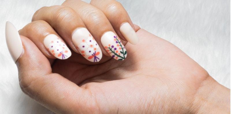 AWAS! Jangan 'Syok' Sangat Pakai Kuku Palsu... Silap Gaya Boleh Rosak Kuku!