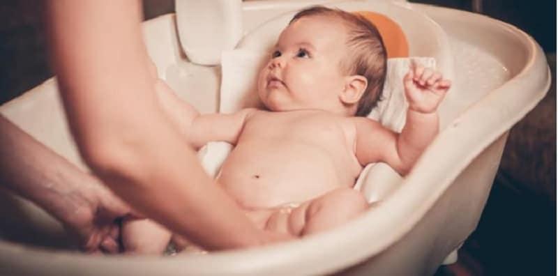 Ini Cara Mandikan Baby Gunakan Span & Tab Mandi, Barulah Senang