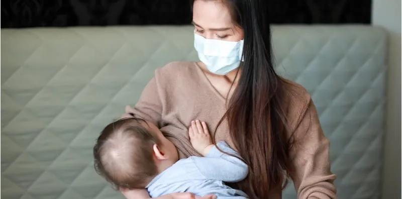 Ibu Menyusu Dijangkiti COVID-19? Sebelum Teruskan Penyusuan, Fahami Ini Dulu!