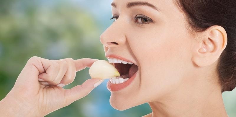 Terbukti Berkesan! Makan 2 Ulas Bawang Putih MENTAH Seminggu Dapat Cegah Kanser Paru-Paru!