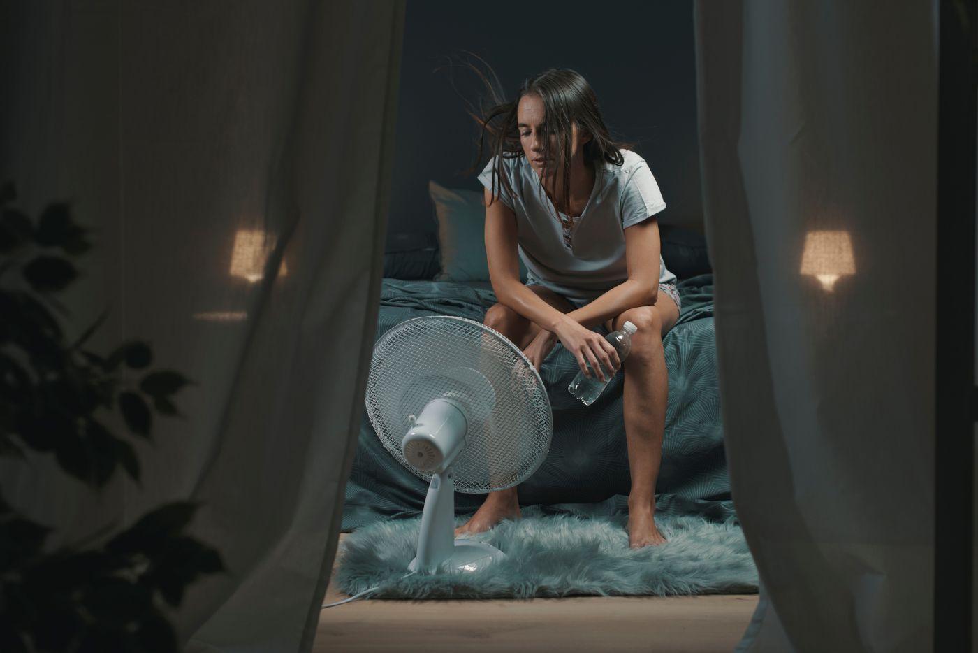 Lepas Bersalin Kerap Berpeluh Waktu Tidur Malam? Ibu Boleh Cuba 5 Cara Ini