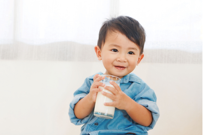 Sebenarnya, Seberapa Banyak Susu Yang Si Kecil Anda Perlu Minum?