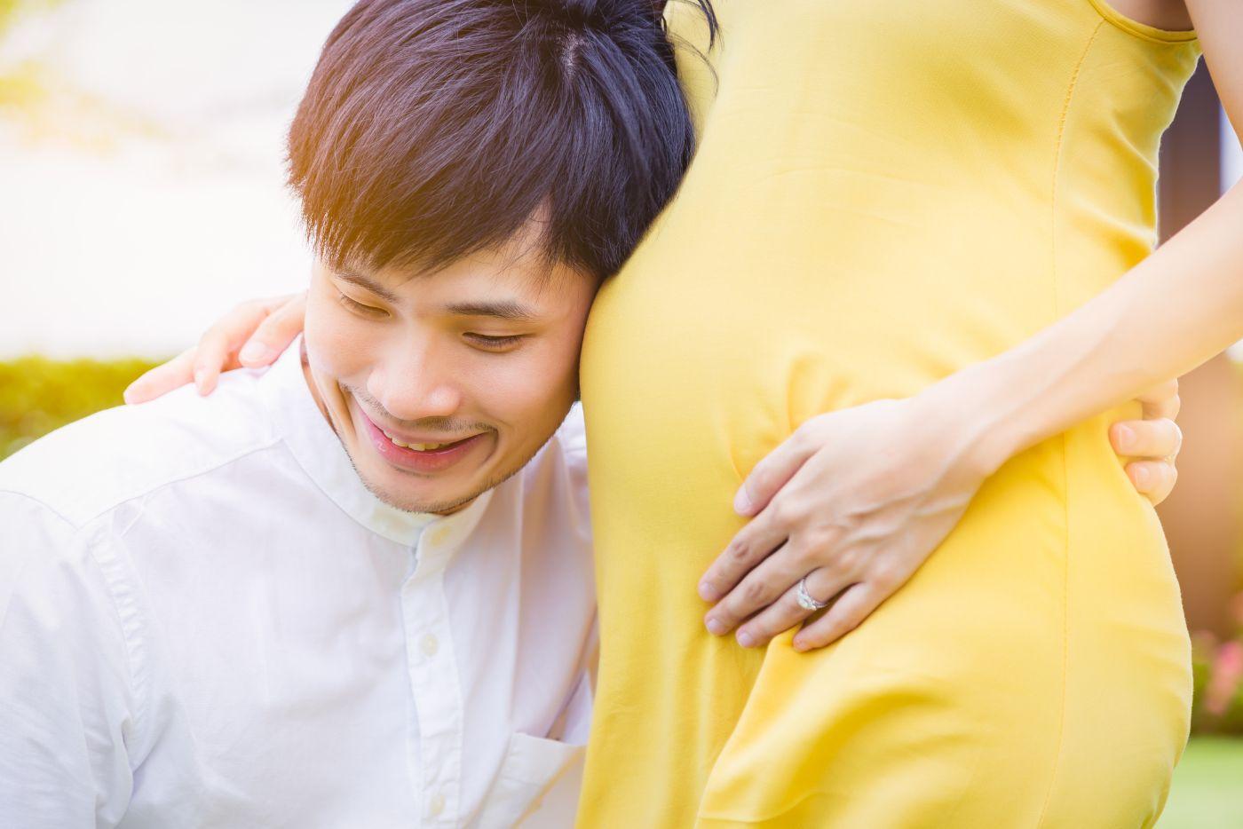 Bayi Menendang Dalam Perut, Tapi Kenapa Orang Lain Tak Dapat Rasa? 3 Faktor Ini Mungkin Sebabnya