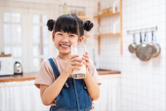Ibu Bapa Perlu Tahu 5 Jenis Vitamin Yang Diperlukan Anak, Elakkan Tumbesaran Terbantut!