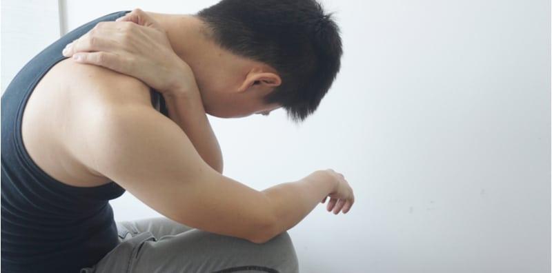 Sering Sakit Bahu Dan Belakang Badan? Jaga-Jaga, Ini Mungkin Tanda Kanser Paru-Paru!