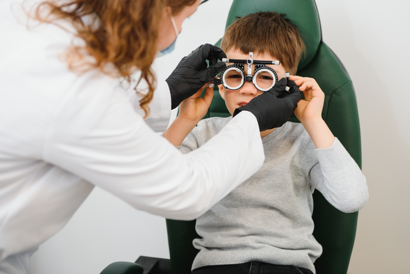 Kalau Tak Nak Mata Anak Cepat Rosak, Ibu Ayah Sila Ikut Tips Penjagaan Mata Ini!