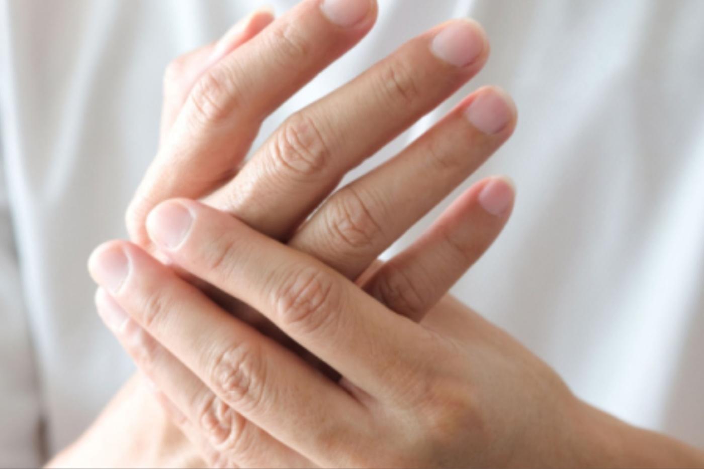 Selalu Rasa Sakit Di Bahagian Sendi Jari Tangan? Ada 6 Punca Anda Perlu Awasi