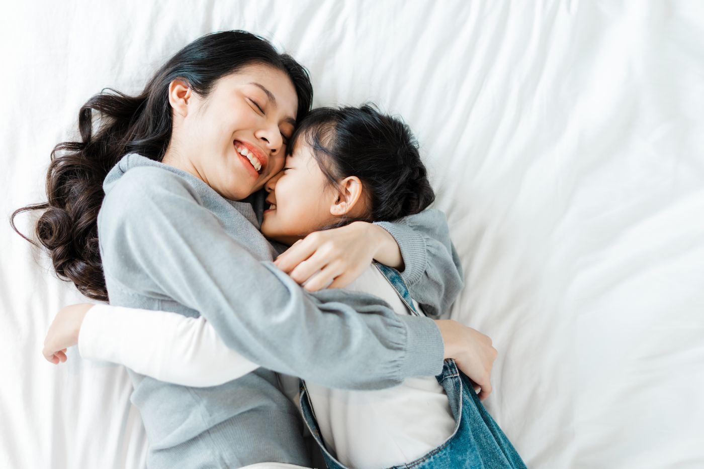 Kebaikan Peluk Anak Yang Mama Papa Kena Tahu, No 1 Dan 5 Paling Penting!