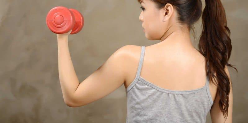 Lengan Anda 'Chubby'? Cuba 5 Senaman Ini Di Rumah Untuk Kecilkannya!