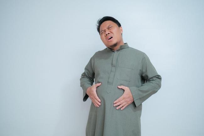 Perut Kembung Selepas Berbuka? Ini 7 Trik Mudah Yang Boleh Anda Cuba!