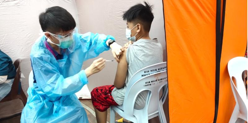 Benarkah Vaksin COVID-19 Boleh Sebabkan Kesan Sampingan Pada Kanak-Kanak?