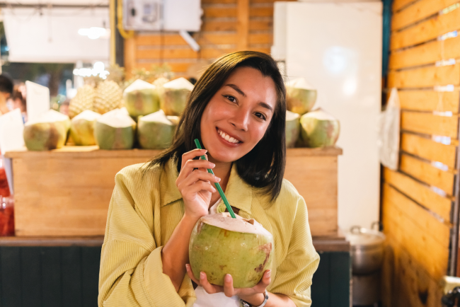 Selalu Minum Air Kelapa? Ini 13 Kebaikannya Yang Ramai Tak Tahu!