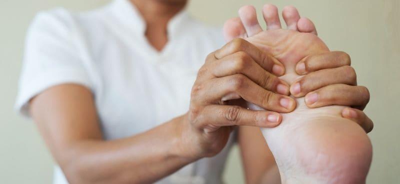 Kaki Ada Ulser, Berbentuk Pelik? Ini 5 Tanda Utama Diabetes Pada Kaki!