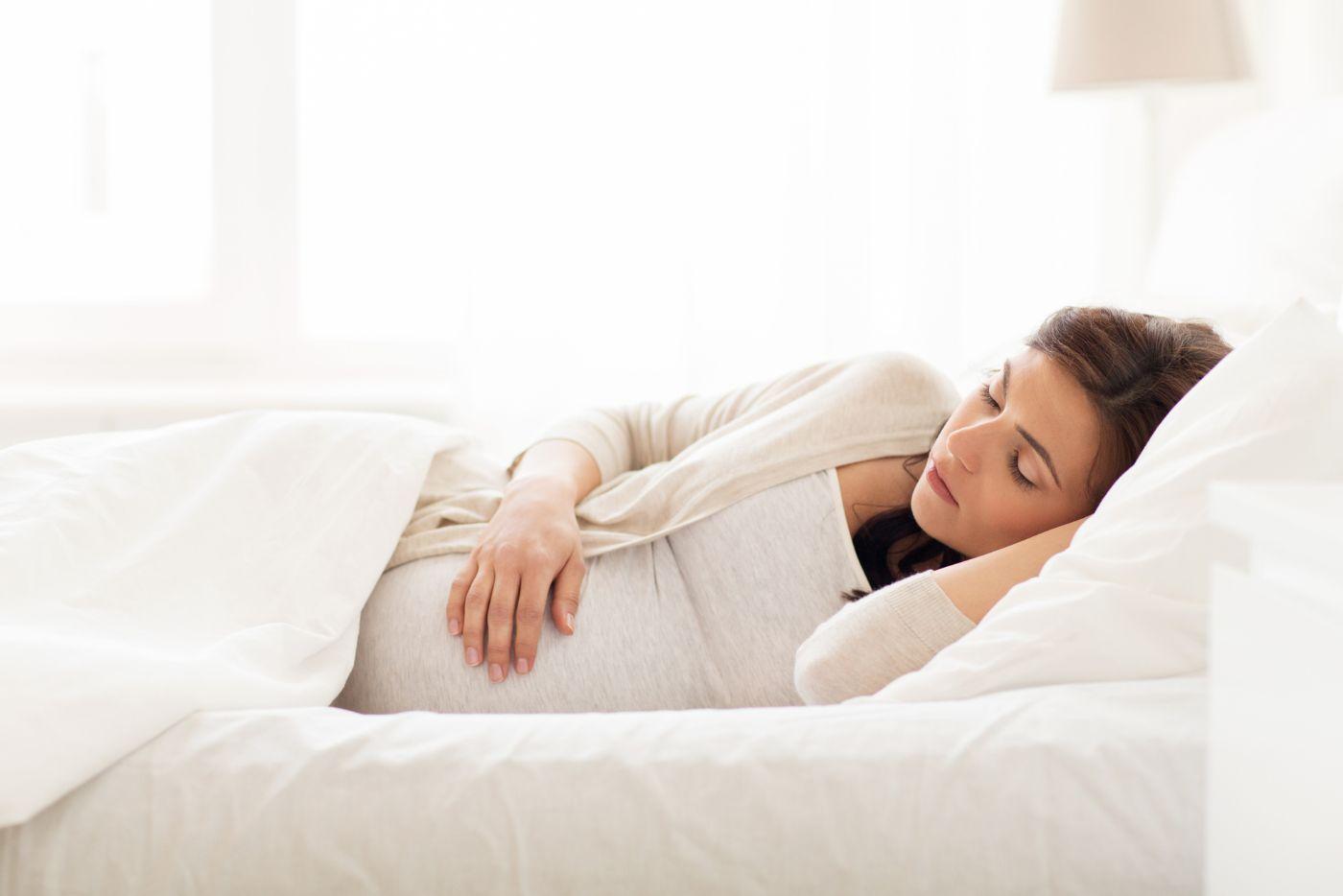 Mama, Jom Amalkan Posisi Tidur Ini Untuk Elak Bayi Lahir Songsang!