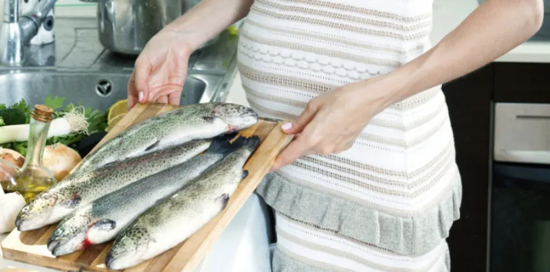 Ibu, Ini 13 Jenis Ikan Yang Tidak Boleh Dimakan Ketika Mengandung!