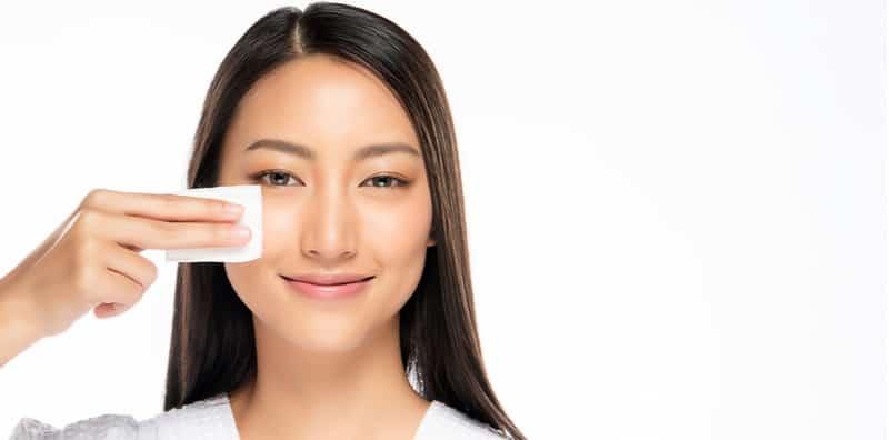 Sapu Toner Guna Kapas Muka Lebih Bagus Daripada Guna Tangan? Ini Fungsi Sebenar Cotton Pad