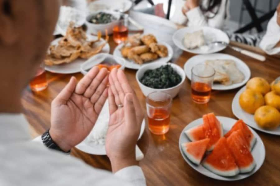Orang Diet Boleh Makan Apa Masa Iftar? Ini Menu Diet Sesuai Bulan Ramadan
