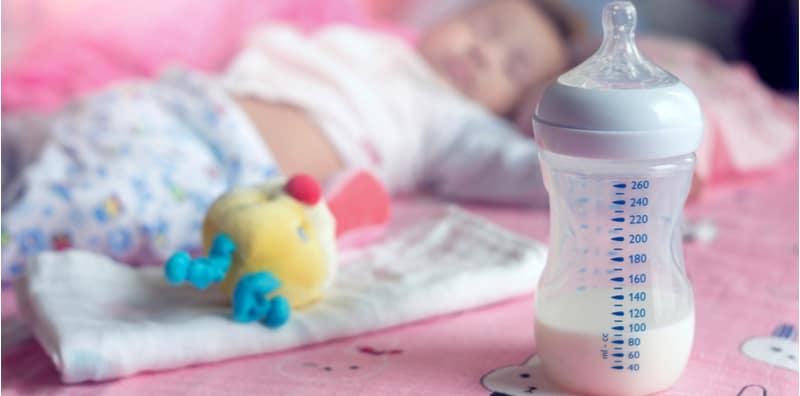 Anak Tak Habis Minum Susu? Jangan Simpan! Ini Info Penting Mama Papa Kena Tahu
