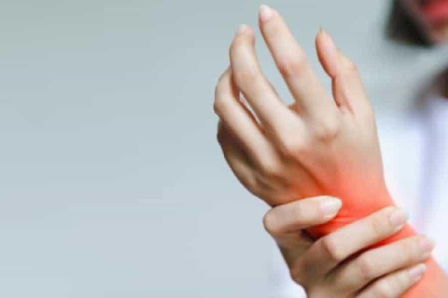 Awas, Ini 4 Punca Sakit Pergelangan Tangan Boleh Terjadi!