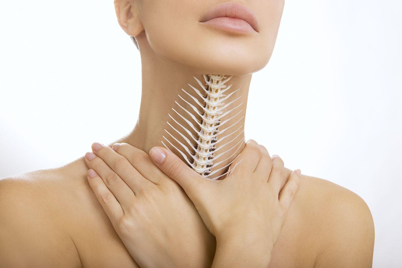 Selain Kepal Nasi, Ini 11 Petua Boleh Cuba Jika Tercekik Tulang Ikan!