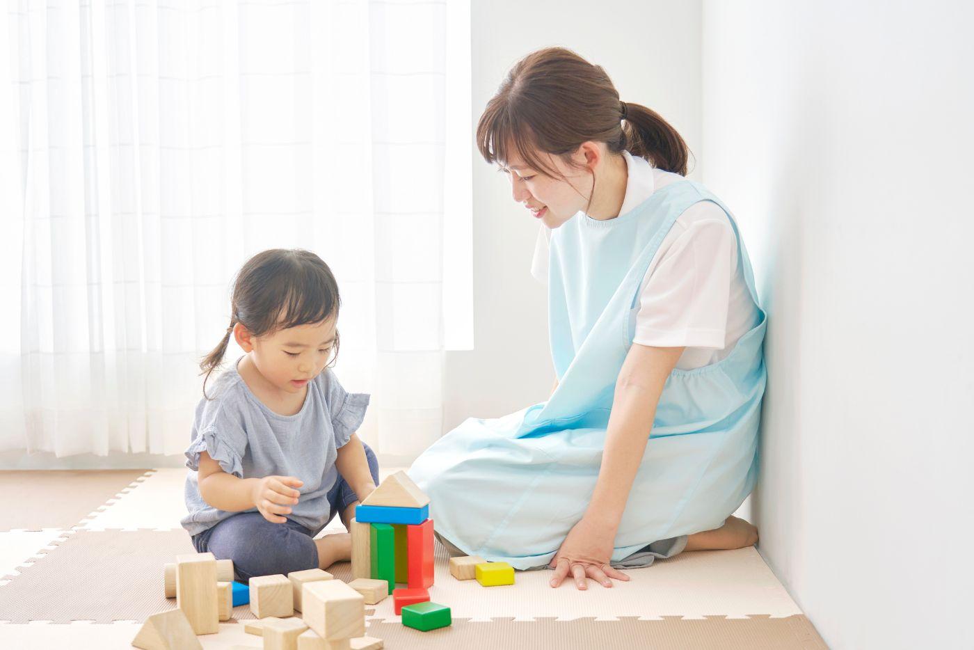 Elak Stres Lepas Bersalin, Perlu Ke Ibu Ambil Pembantu Rumah? Pertimbangkan 7 Aspek Ini!