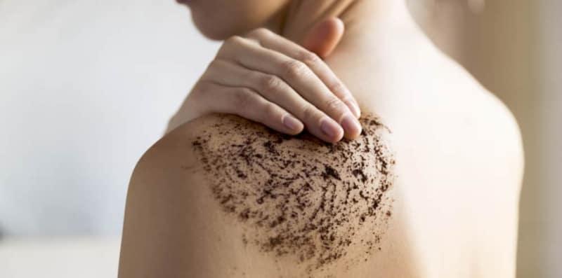 Skrub Badan Boleh Hilangkan Daki Dan Putihkan Kulit? Ini Fungsi Sebenarnya!