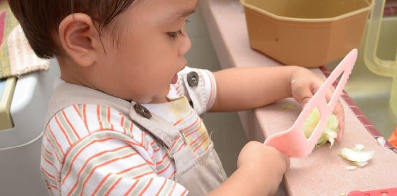 Anak Lelaki Suka Main Masak-masak? Jangan Larang! Ini 7 Manfaatnya Yang Banyak Parents Tak Tahu!